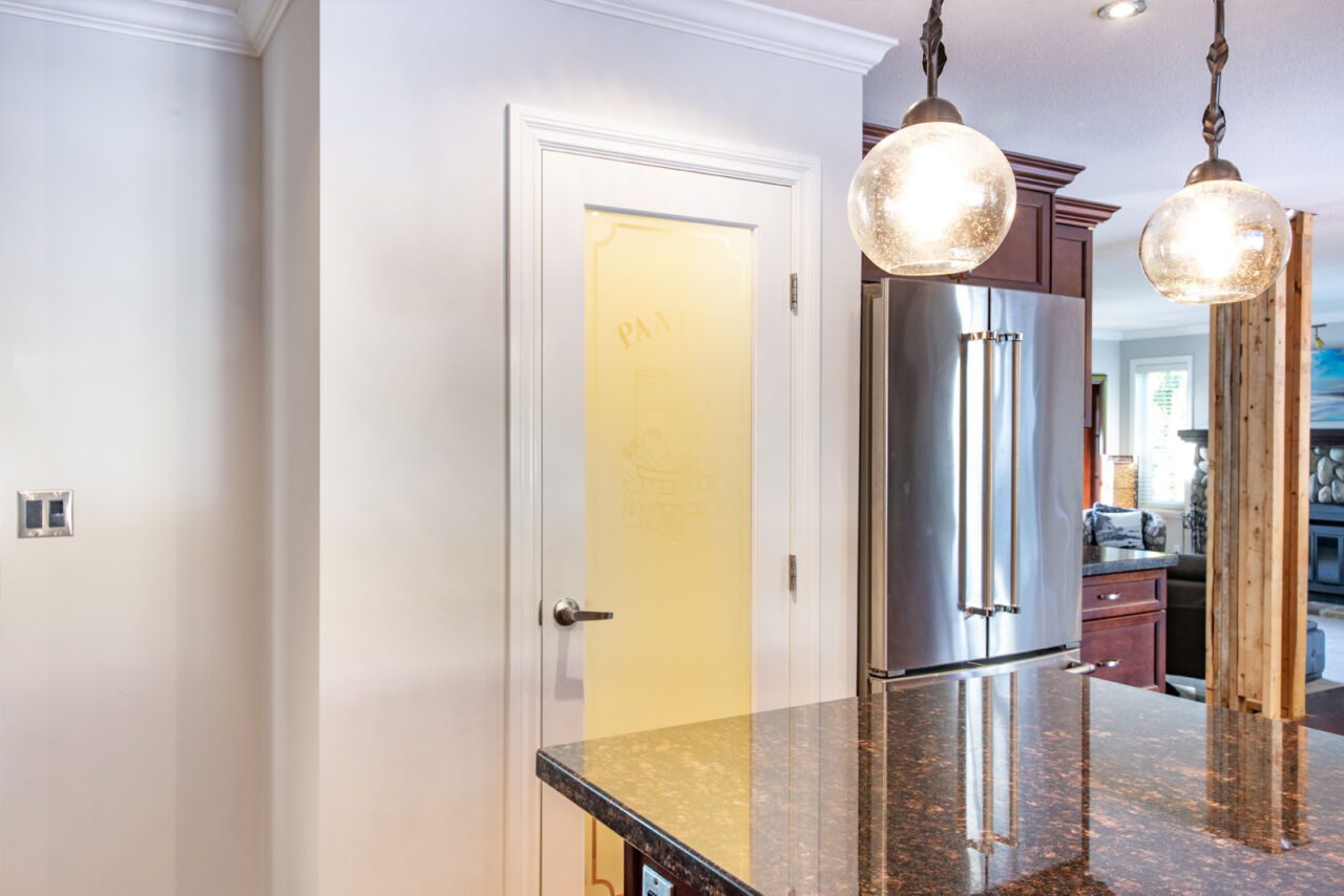 Custom Edmonton, AB 180 Kitchens