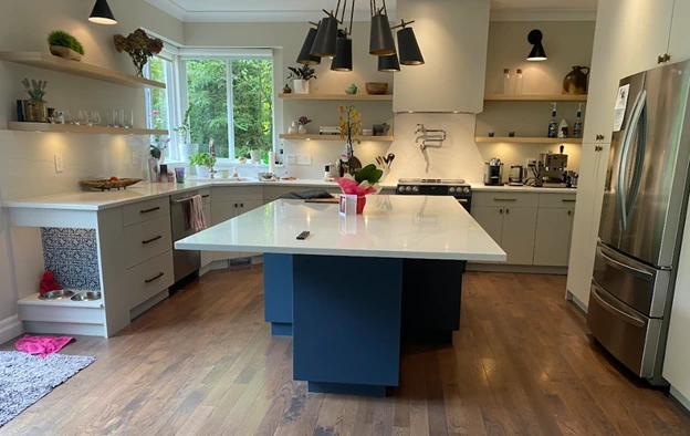 Hybrid kitchen renovation in Vancouver with blue island, open shelving, quartz countertops and hardwood floors by 180 Kitchens